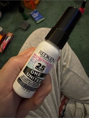 Redken One United Leave-In Treatment Spray - White Bottle with Black Cap